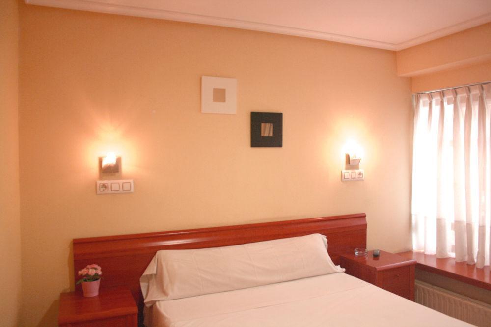 Hostal Álvarez Oviedo Exterior foto